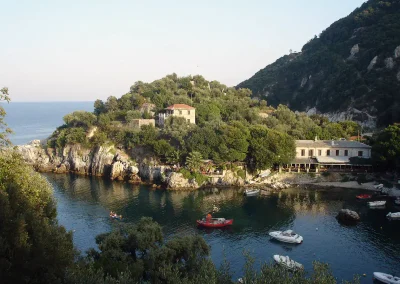 Νταμούχαρη το παλιό λιμανάκι.